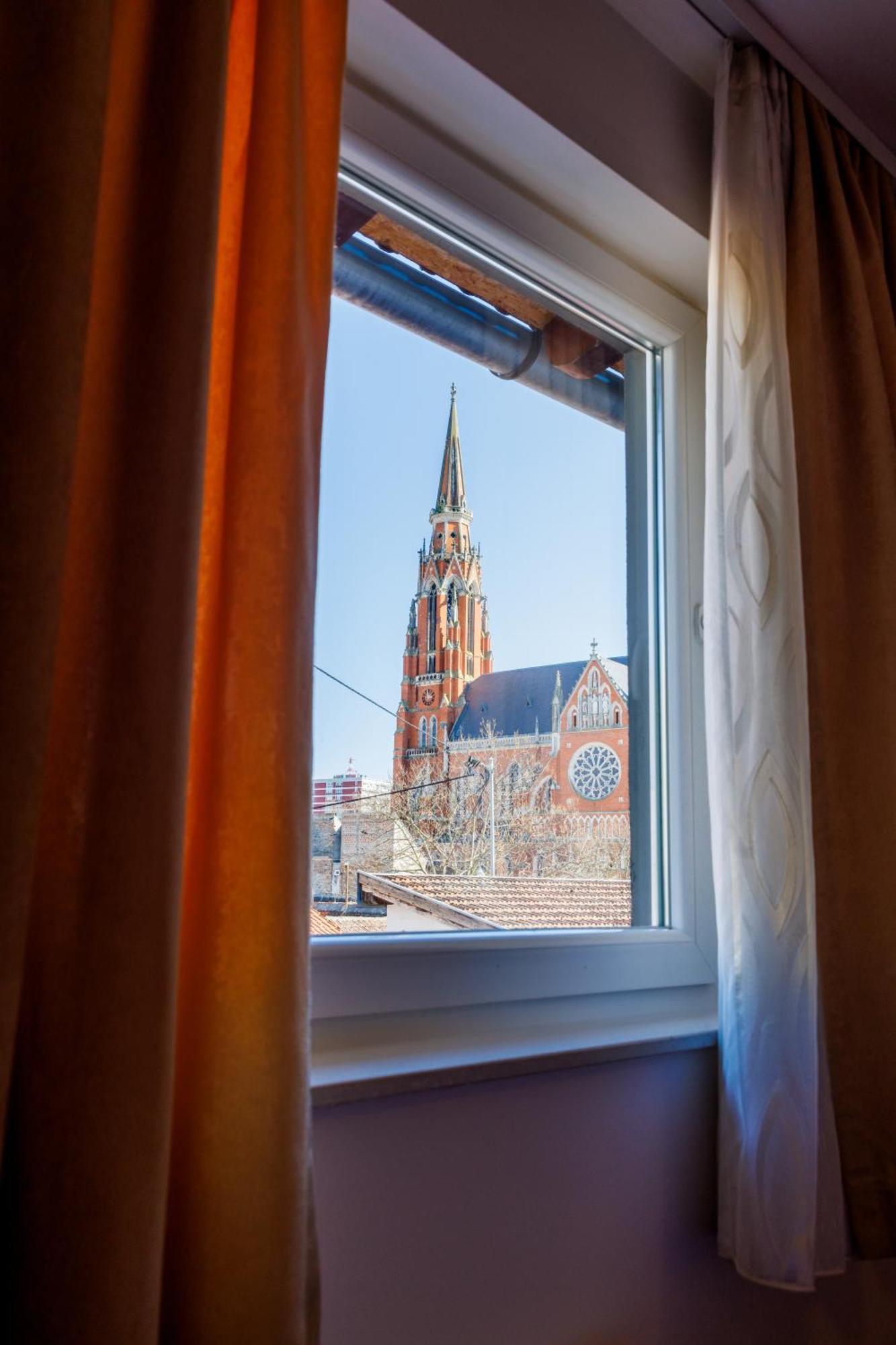 Pansion Strossmayer Osijek Buitenkant foto